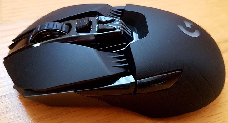 Logitech G900 front