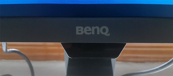 BenQ EW3270U bezel