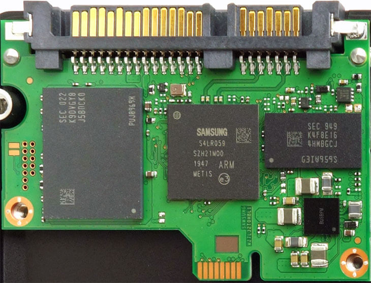 Samsung 870 Evo PCB